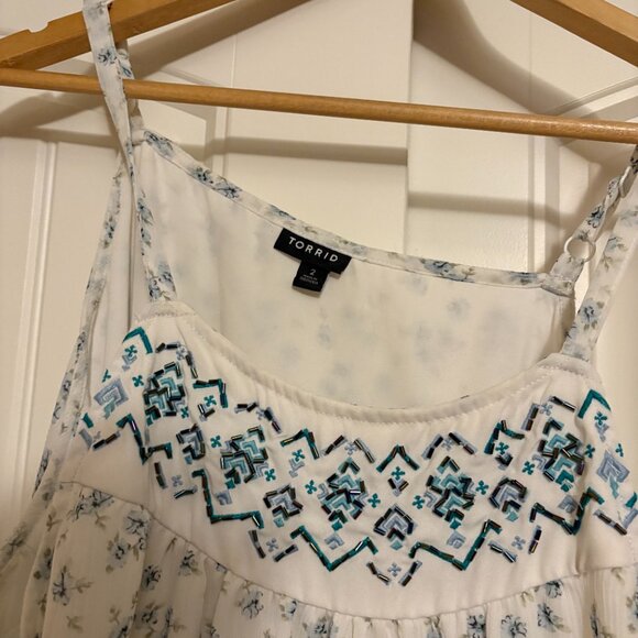 Torrid White & Blue Ditsy Floral Crinkled Chiffon Relaxed Cami Size 2 2X Beaded - Picture 2 of 3